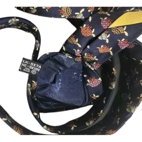 SALVATORE FERRAGAMO Men's 100% Silk Necktie LUXURY Tie Blue Turtle W:3.7 EUC